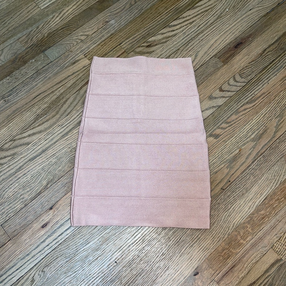 Bebe bandage dusty pink skirt Size small